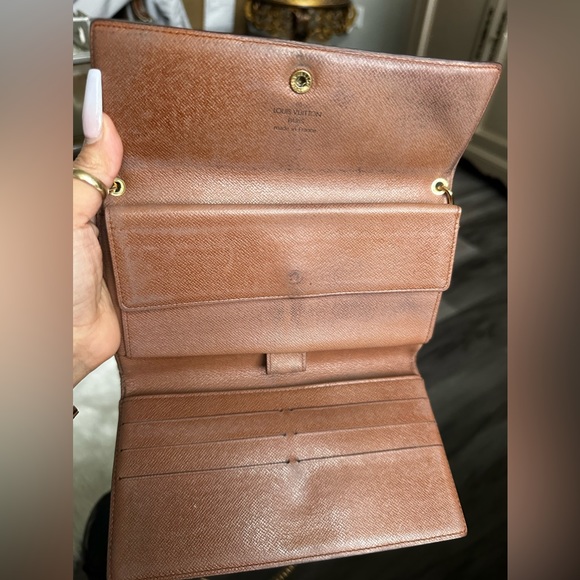 Louis Vuitton international crossbody. #MI1923 - Picture 5 of 8